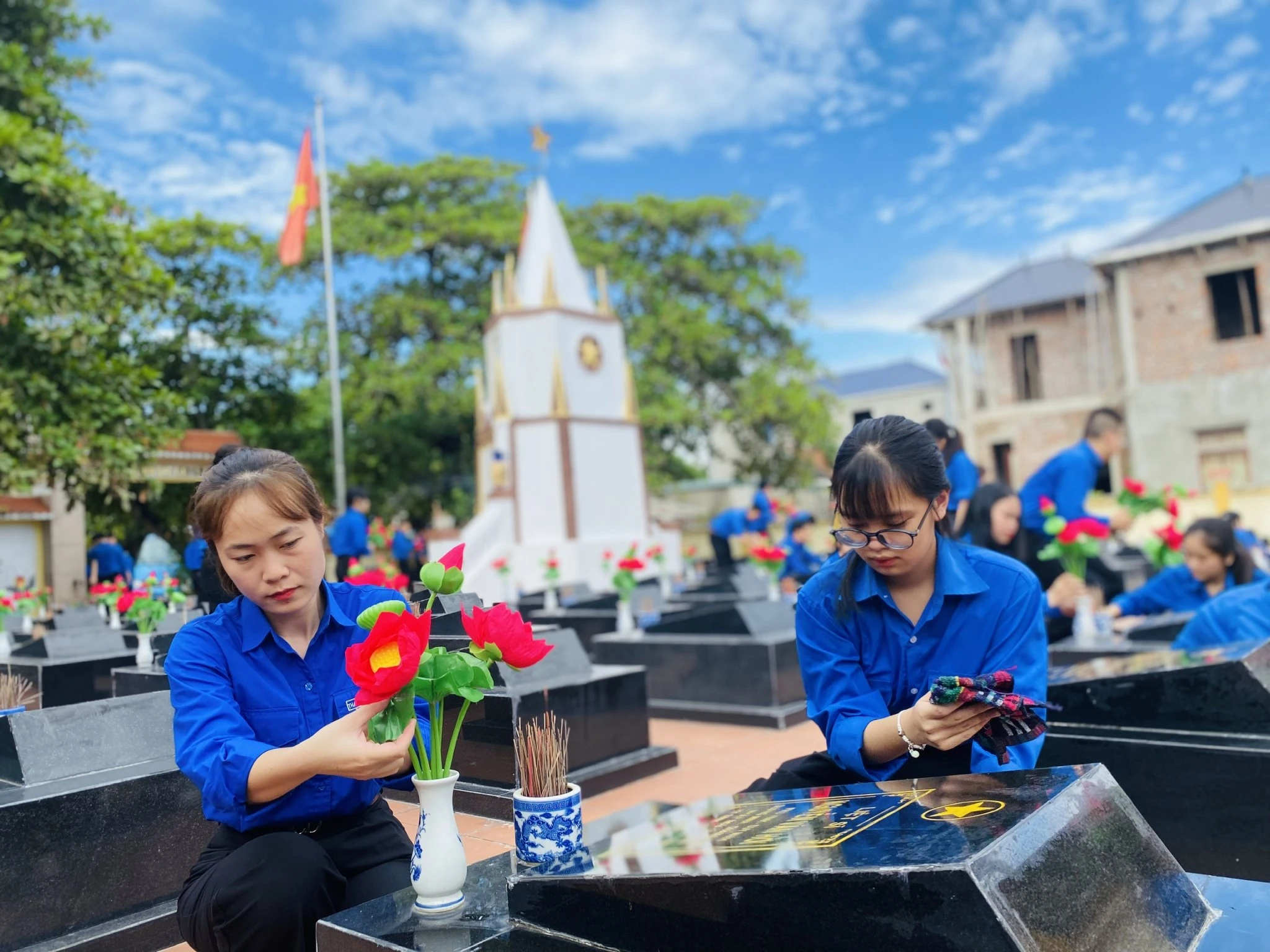 Tuổi trẻ Đoàn các cơ quan Đảng tỉnh tri ân anh hùng liệt sĩ