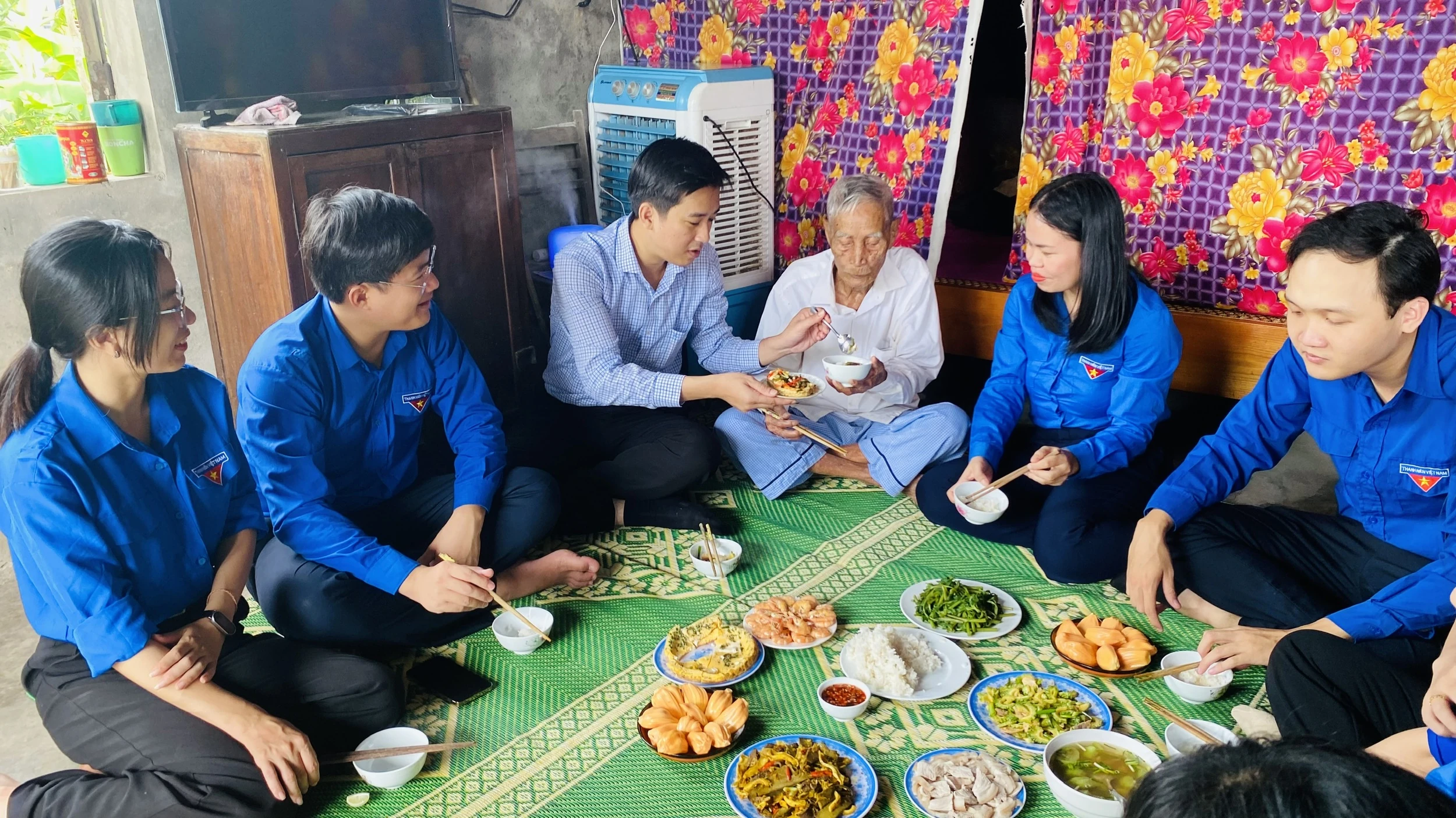 Tuổi trẻ Đoàn các cơ quan Đảng tỉnh tri ân anh hùng liệt sĩ