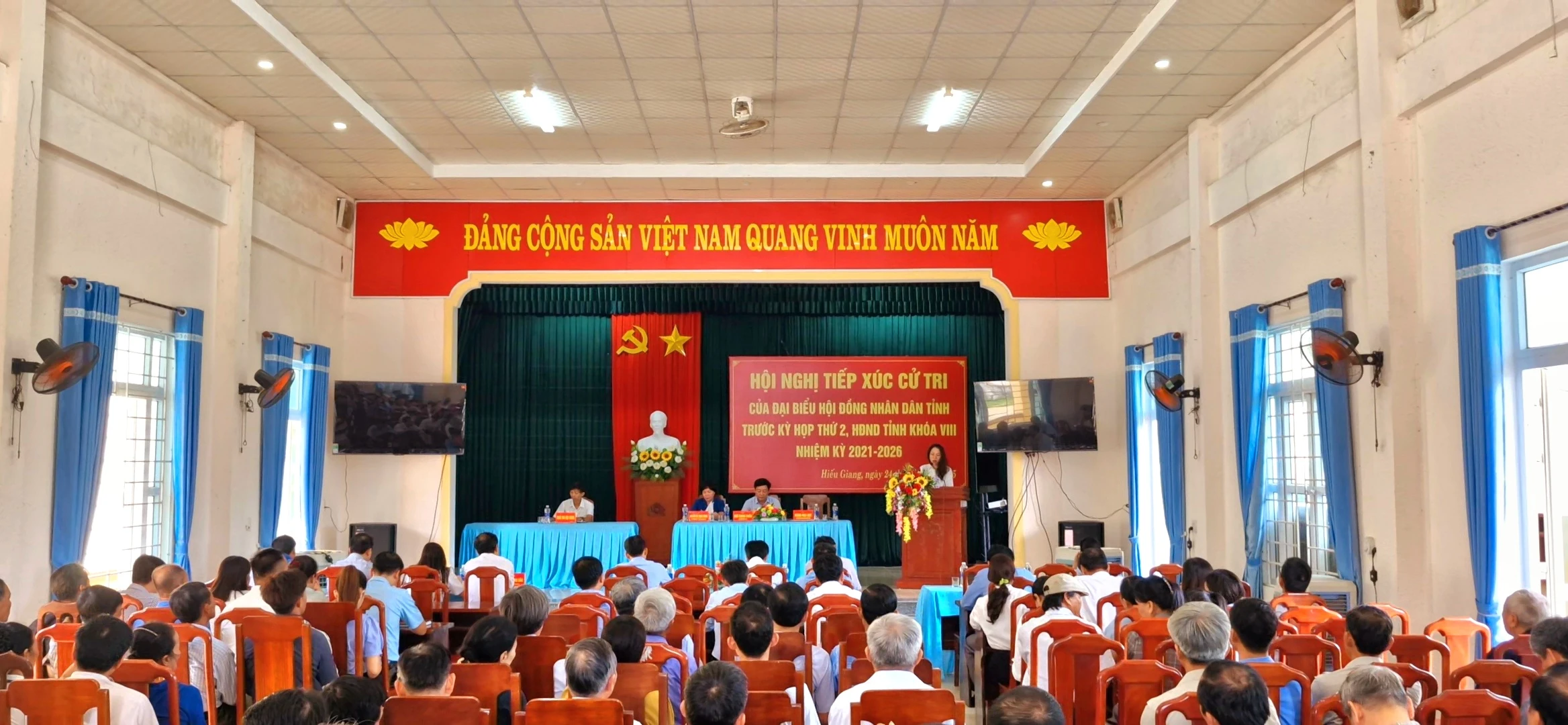 Đại biểu HĐND tỉnh tiếp xúc cử tri tại xã Hiếu Giang
