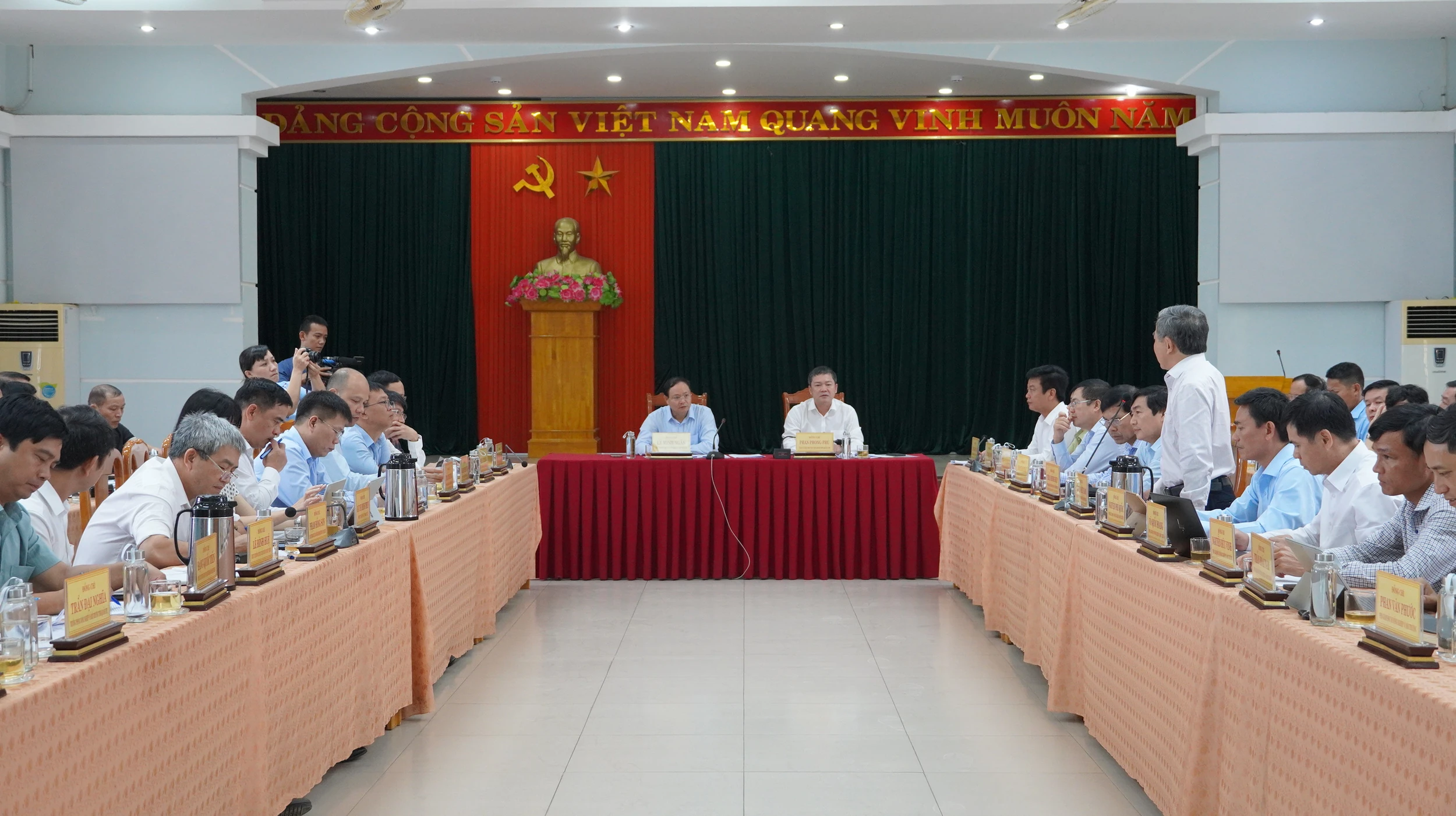 Thứ trưởng Lê Minh Ngân làm việc với Sở Nông nghiệp và Môi trường Quảng Trị
