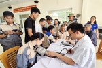 Hơn 100 công nhân lao động được khám bệnh, cấp thuốc miễn phí