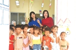 Mang yêu thương đến bản làng ở Hướng Hiệp
