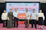 Trao quà “Chắp cánh ước mơ” cho 100 trẻ em khuyết tật
