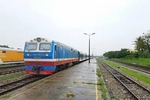 Ngăn chặn tình trạng ném đất, đá, chất bẩn lên tàu