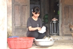 Chông chênh đường đến trường của cô bé mồ côi