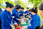 Hàng trăm suất trái cây ướp lạnh “giải nhiệt” cho thí sinh tại điểm thi Trường Phổ thông liên cấp Cao đẳng sư phạm Quảng Trị