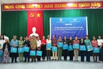 Tặng 50 suất quà tri ân gia đình chính sách tại phường Quảng Trị