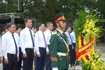 Lãnh đạo tỉnh dâng hương tưởng nhớ các anh hùng liệt sĩ
