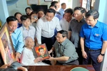 Thủ tướng Chính phủ thăm, tặng quà Bà mẹ Việt Nam Anh hùng tại tỉnh Quảng Trị