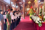 Dâng hương tưởng niệm Chủ tịch Hồ Chí Minh và các anh hùng liệt sĩ