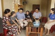 Báo Quảng Trị, Công ty Cổ phần Tổng công ty Thương mại Quảng Trị: Nhận bảo trợ 2 cháu bé mồ côi