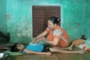 Bất lực trước khoản tiền phẫu thuật cứu con