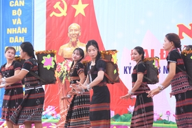 Khu dân cư Tà Rụt 2 tổ chức Ngày hội Đại đoàn kết toàn dân tộc