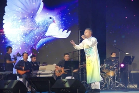 American singer and song of peace on sacred land of Quang Tri