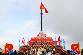 Tổ chức trang trọng Lễ Thượng cờ “Thống nhất non sông”