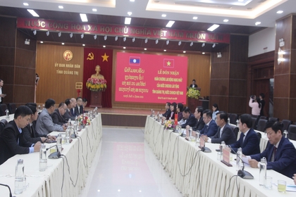 Quang Tri receives Laos first-class Labor Order