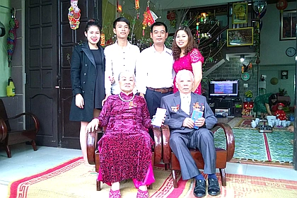 Không còn hai quê...