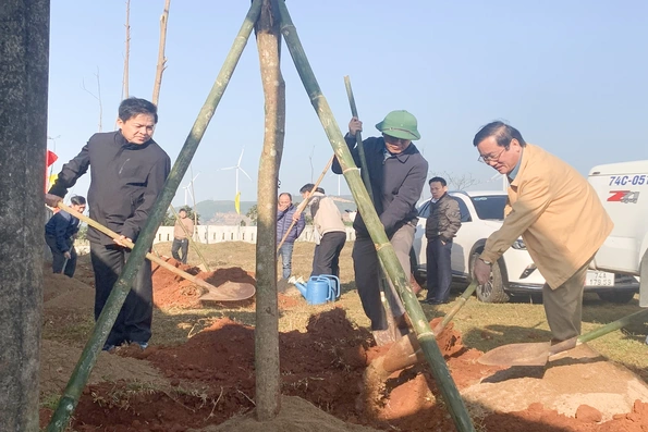 Hướng Hóa: Phấn đấu trồng mới 20.000 cây xanh trong năm 2023