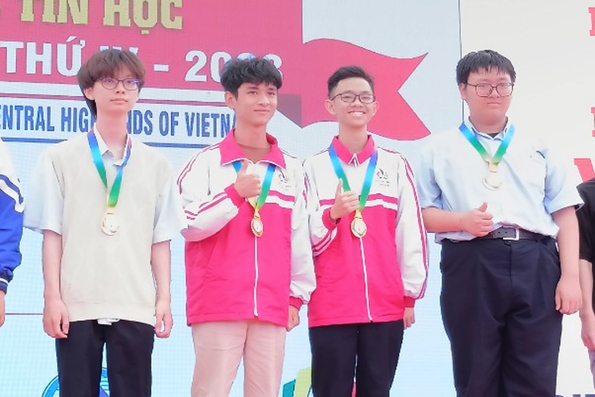 Trao giải Kỳ thi Olympic Tin học miền Trung - Tây Nguyên