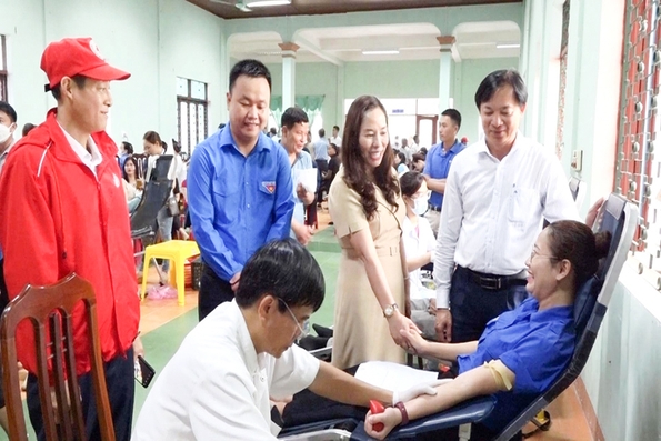 Hải Lăng: Người dân tích cực hiến máu cứu người