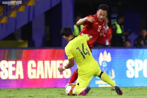 Loại U22 Malaysia, U22 Việt Nam vào bán kết SEA Games 32