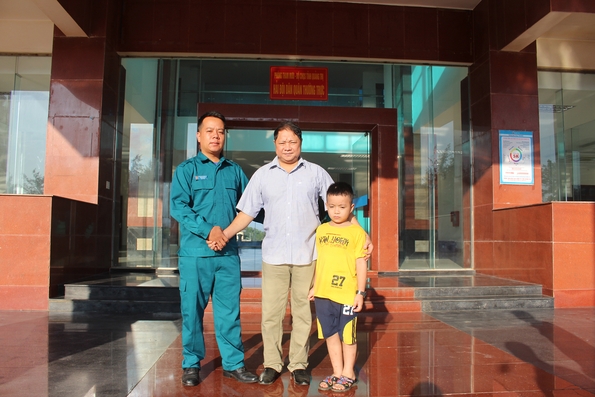 Thuyền trưởng Trần Hữu Tân dũng cảm cứu hai cha con đuối nước