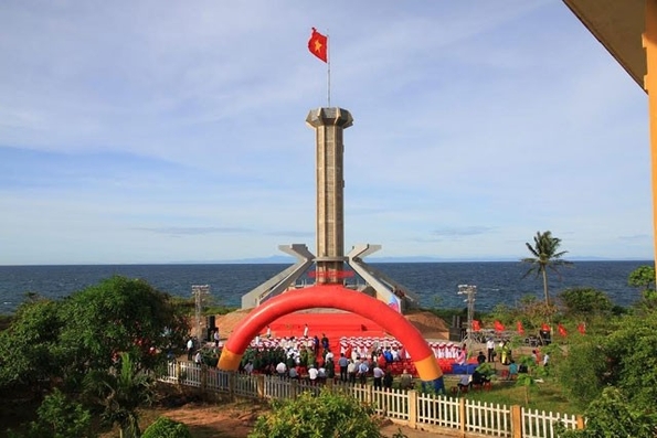 Thiêng liêng lễ chào cờ và sinh hoạt tư tưởng dưới cờ trên đảo Cồn Cỏ