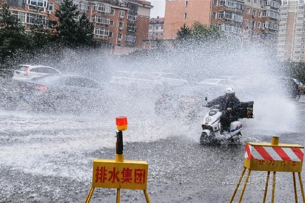 Bão chồng bão, Trung Quốc có thêm một tỉnh báo động đỏ vì mưa lớn
