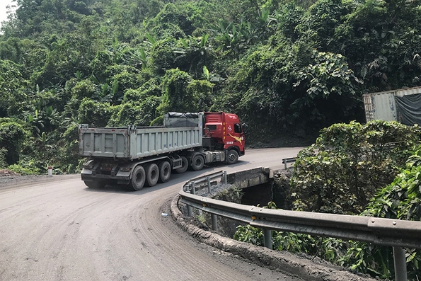 Quang Tri pushes for upgrading of Highway 15D project