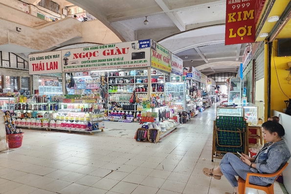 Tiểu thương chợ Đông Hà gặp khó vì vắng khách