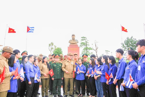 Thắm tình đoàn kết Việt Nam – Cuba