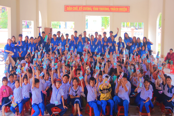 Cho em thơ những điều tốt đẹp nhất