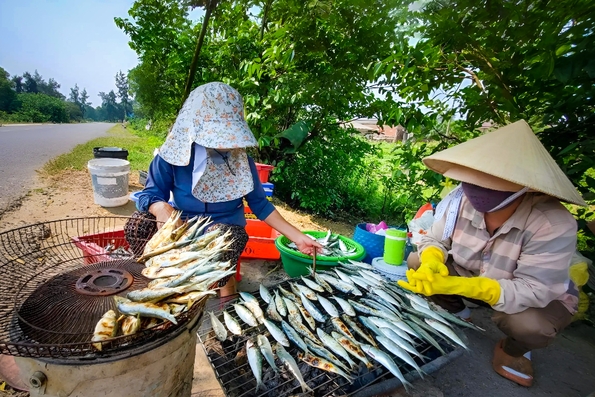 Cá trích nướng than, món ngon dân dã