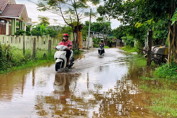 Những con hẻm thường xuyên ngập úng ở đường Nguyễn Thiện Thuật