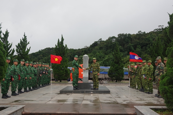 Tuần tra song phương đoạn biên giới Việt Nam-Lào