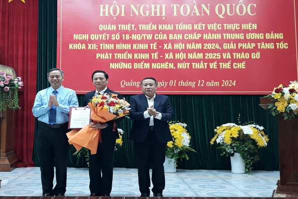 Công bố quyết định chuẩn y Phó Chủ tịch UBND tỉnh Hoàng Nam tham gia Ban Thường vụ Tỉnh ủy Quảng Trị