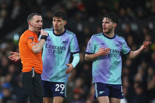 Kết quả Ngoại hạng Anh vòng 15: VAR khiến Arsenal chia điểm với Fulham