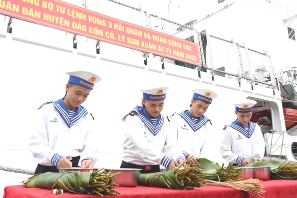 Lên đường thăm, tặng quà, chúc Tết huyện đảo Cồn Cỏ và Lý Sơn