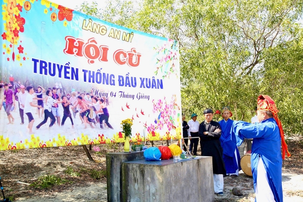 Hội cù truyền thống đầu xuân Ất Tỵ thôn An Mỹ