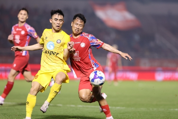 Kết quả V-League 14/2: Diễn biến khó tin, 2 HLV bị thẻ đỏ vì phản ứng trọng tài