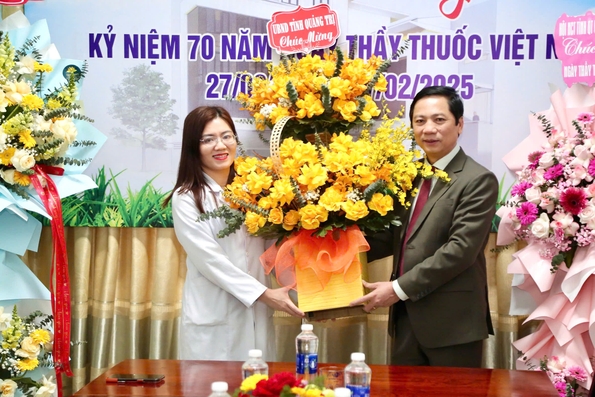 Phó Chủ tịch UBND tỉnh Hoàng Nam thăm, chúc mừng các đơn vị nhân kỷ niệm Ngày Thầy thuốc Việt Nam