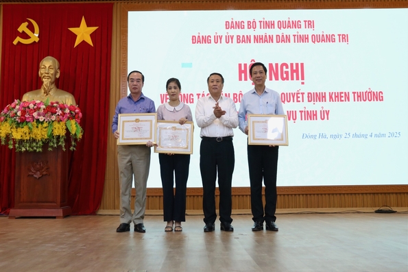 Đảng ủy UBND tỉnh tổ chức hội nghị về công tác cán bộ và khen thưởng