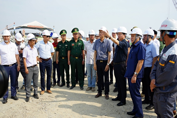 Phó Thủ tướng Trần Hồng Hà kiểm tra tiến độ các dự án trọng điểm trên địa bàn tỉnh