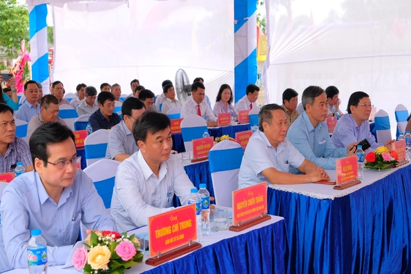 Khởi công dự án đầu tư xây dựng tuyến ống cấp nước sạch