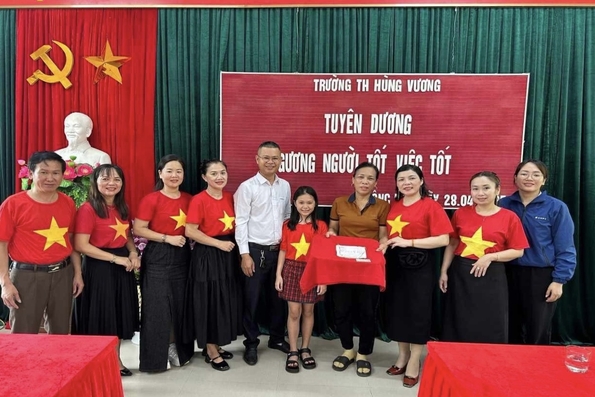 Một học sinh lớp 3 nhặt được 2 chỉ vàng tìm trả người đánh rơi