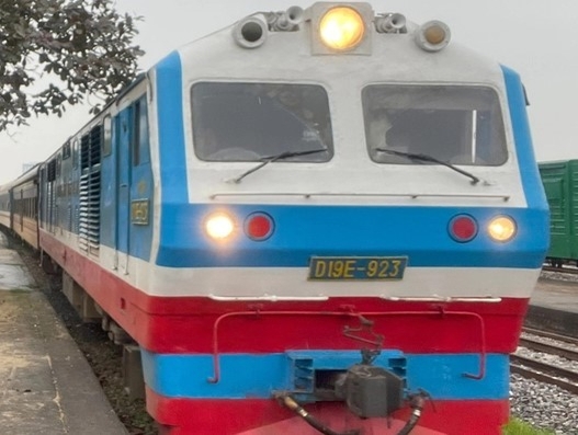 Đề xuất điều chỉnh giờ chạy tàu để cán bộ đi lại sau sáp nhập tỉnh