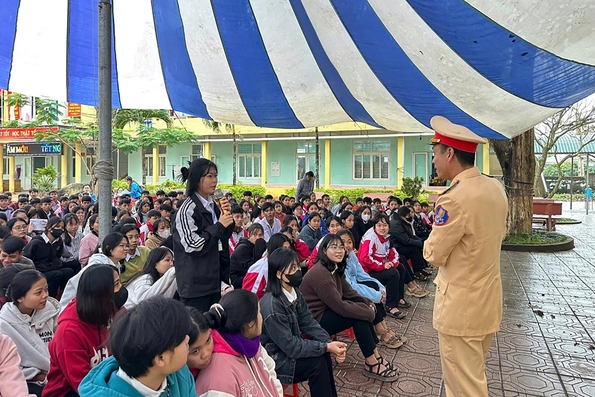 Đakrông tăng cường các giải pháp đảm bảo trật tự an toàn giao thông cho học sinh