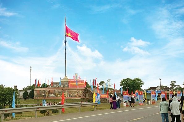 Để cờ Tổ quốc tung bay trên bầu trời Hiền Lương