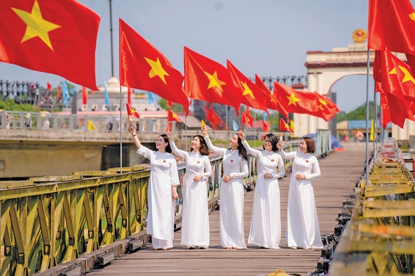 Cúi mặt khỏa nước sông Bến Hải