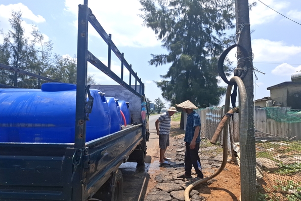 Mua bán nước biển ở... vùng biển